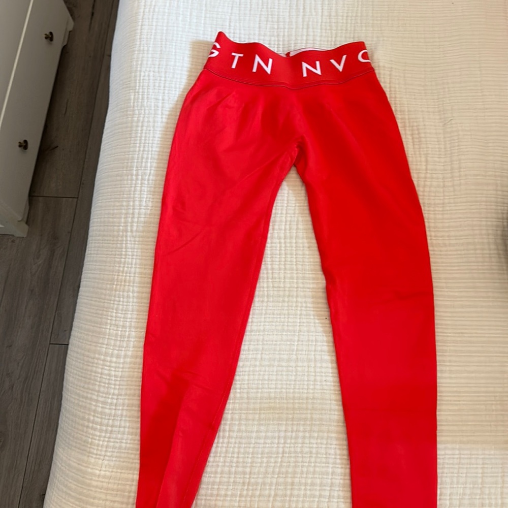 Brand new NVGTN women’s active l leggings
